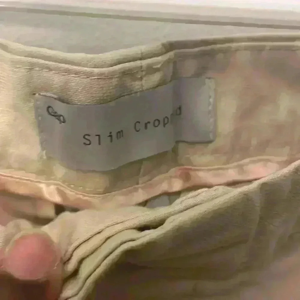 Gap khaki pants in a size 2 stretch. - Picture 2 of 4